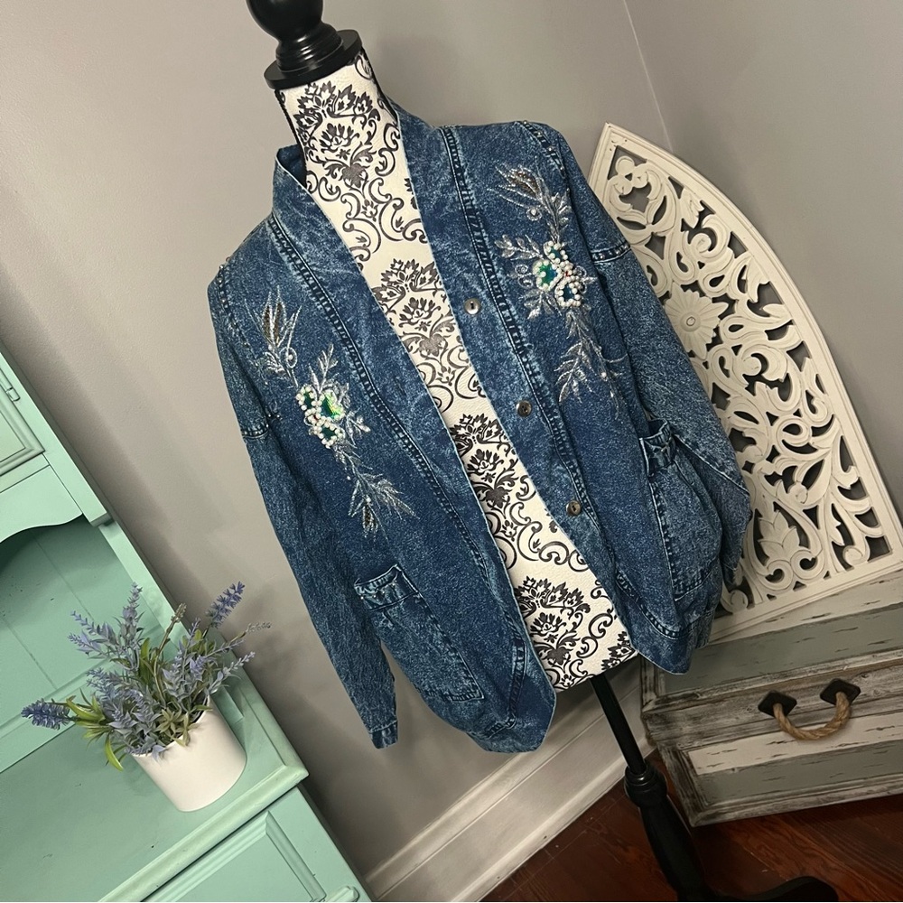 VINTAGE City Swingers Pearl Stud Floral Denim Jacket Size Medium NWT Holiday